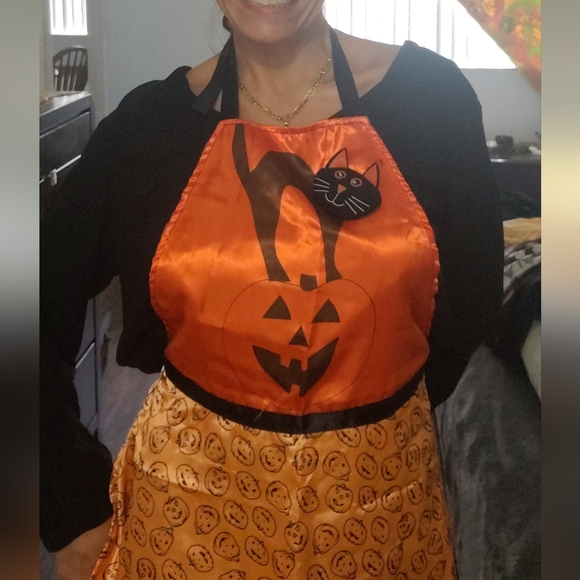 Scary black Cat 🐈⬛️ Pumpkin Halloween Smock Apron.🎃 - Picture 1 of 12